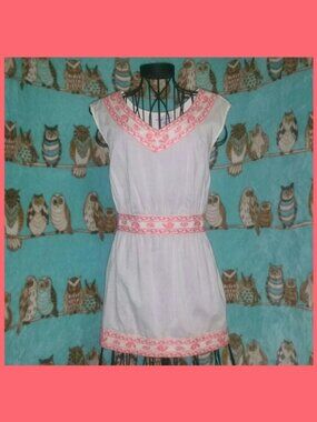 Figure-Flattering Sleeveless Top - Coral & Ivory